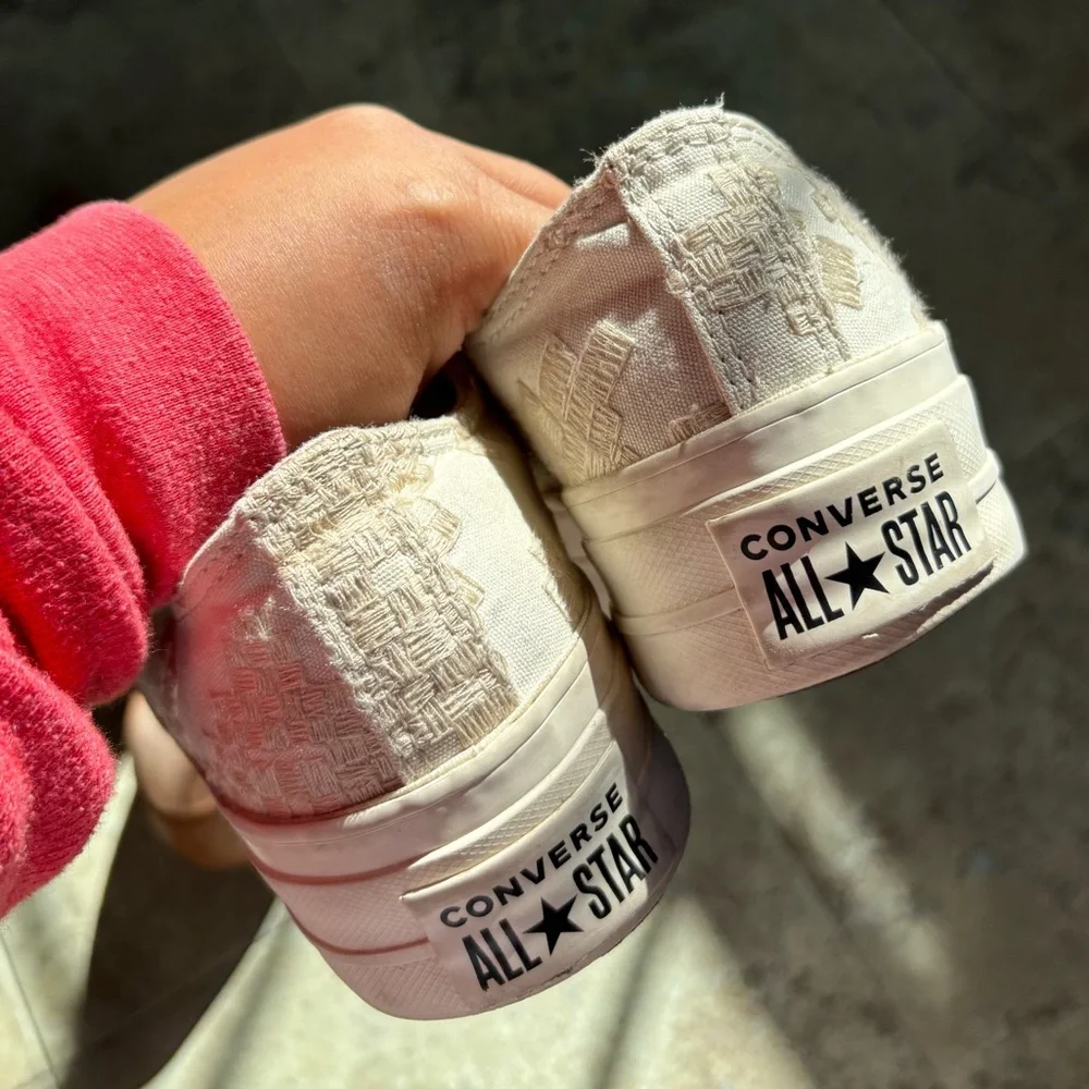 Converse • Lift Sneakers • Off-white with Embroidery Detail - Picture 3 of 6